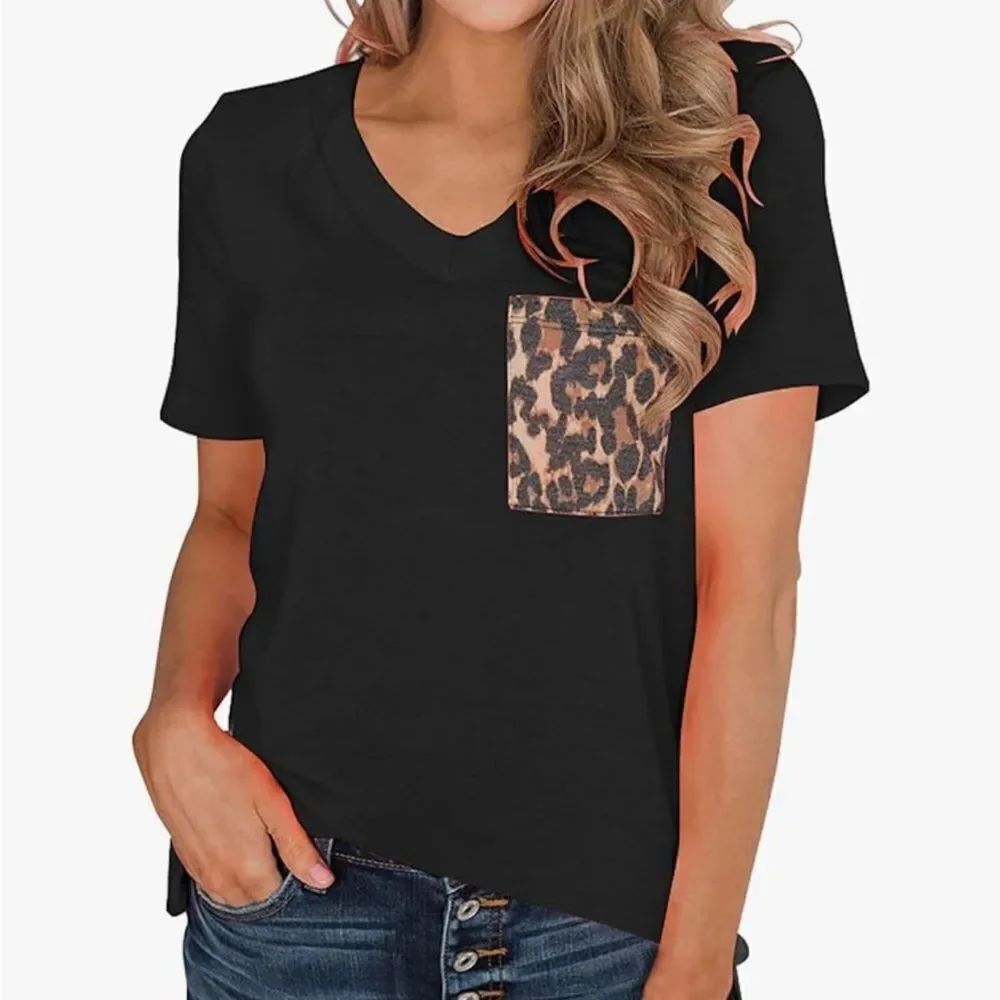 MINCLOUSE | Black V-Neck Short Sleeve T-Shirt Leopard Pocket Women’s Size Medium